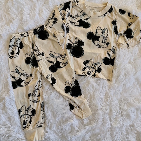 Boutique Mickey/Minnie Two Piece NWOT Size 6 Month - Picture 2 of 2